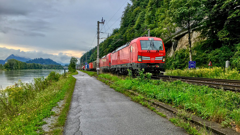Εκτροχιασμός τρένου στη Βαυαρία – Tρεις νεκροί και τουλάχιστον 60 τραυματίες